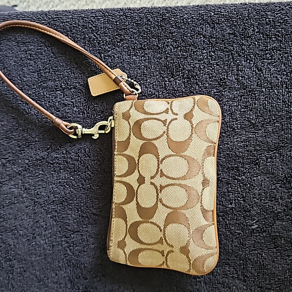 Coach Wristlet - Picture 4 of 7